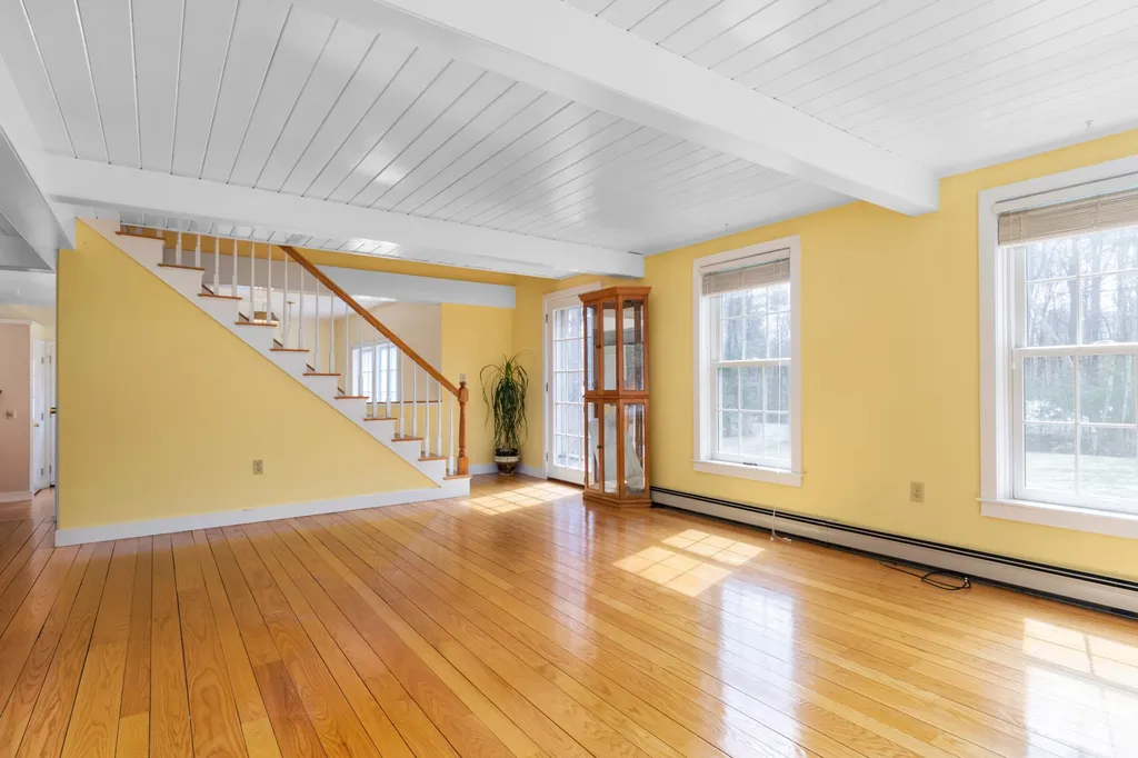 8 Earle Drive Lee NH 03861