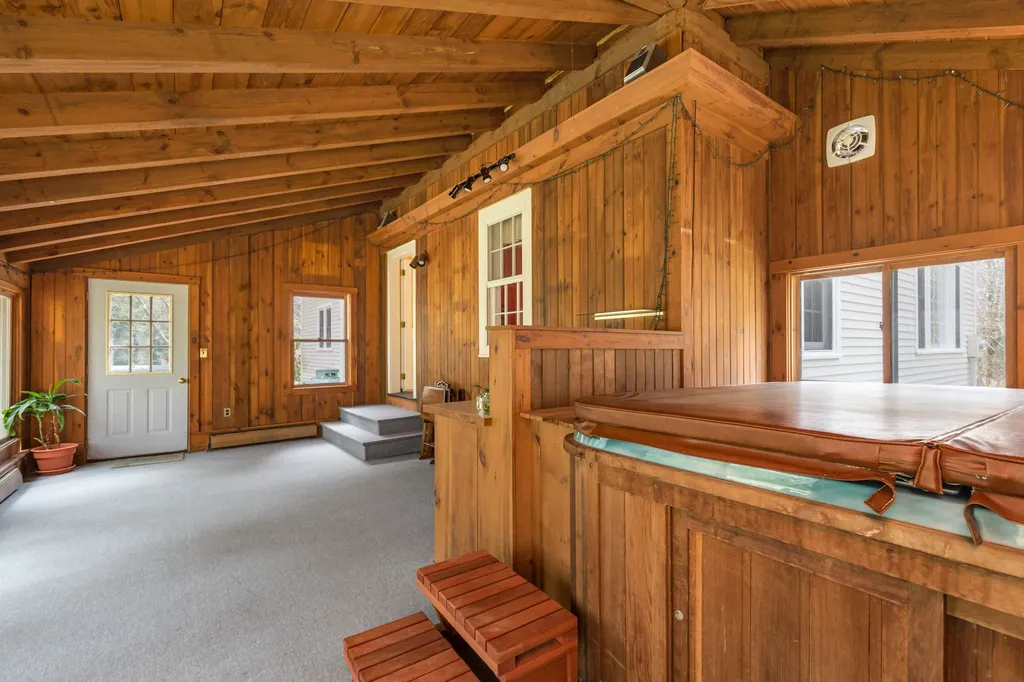 8 Earle Drive Lee NH 03861