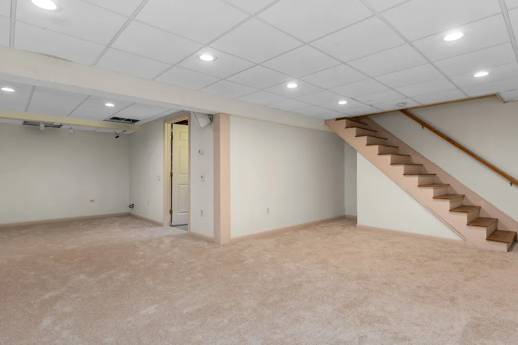 8 Earle Drive Lee NH 03861