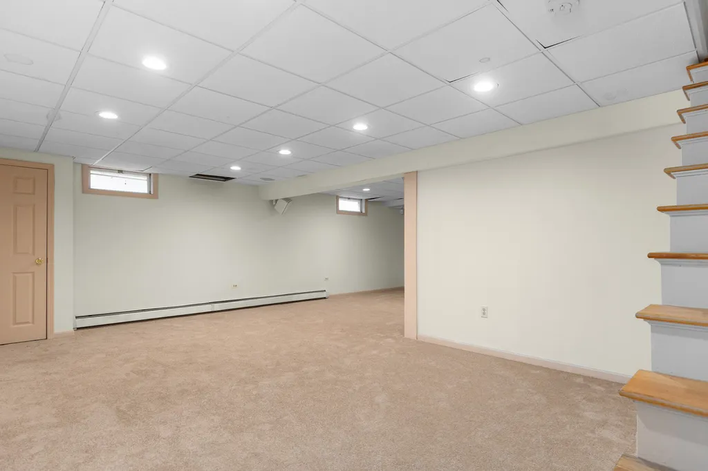 8 Earle Drive Lee NH 03861