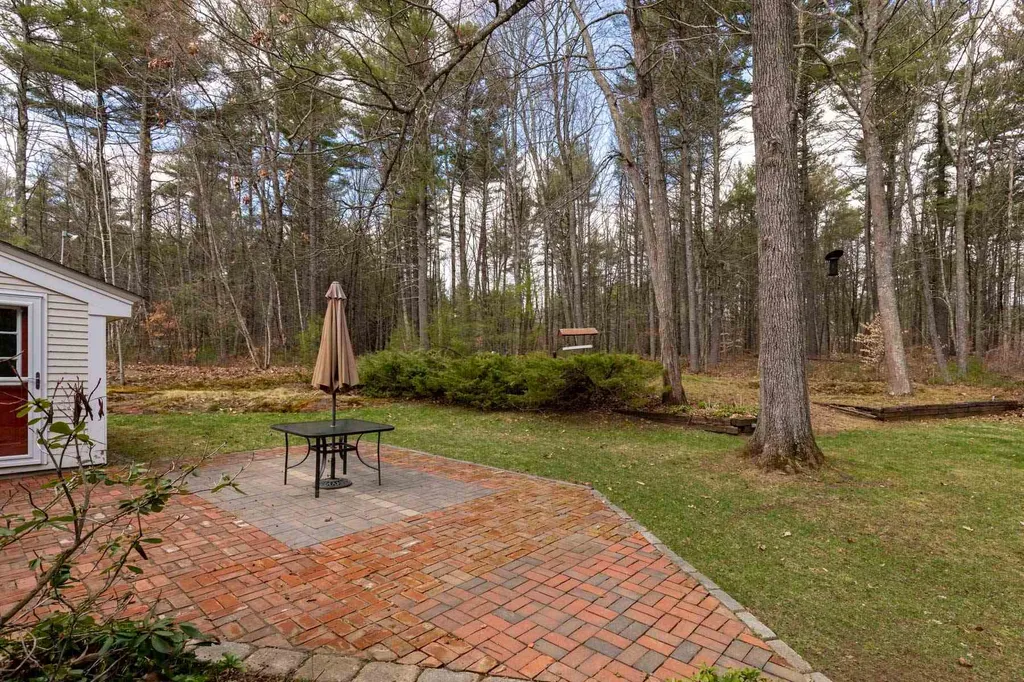 8 Earle Drive Lee NH 03861