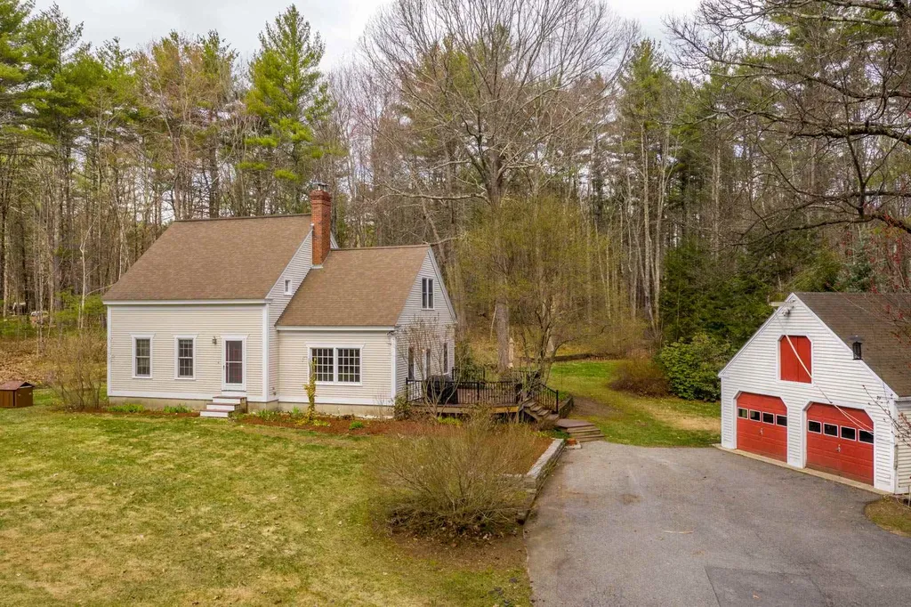 8 Earle Drive Lee NH 03861