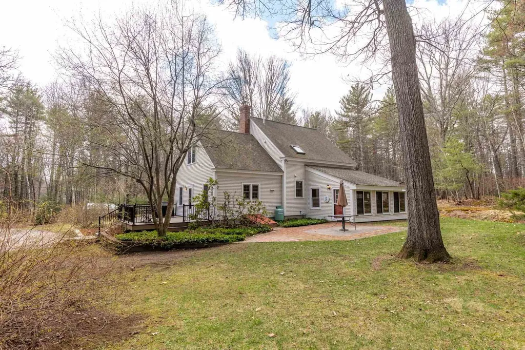 8 Earle Drive Lee NH 03861