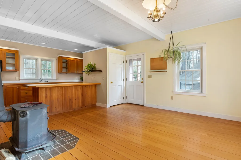 8 Earle Drive Lee NH 03861