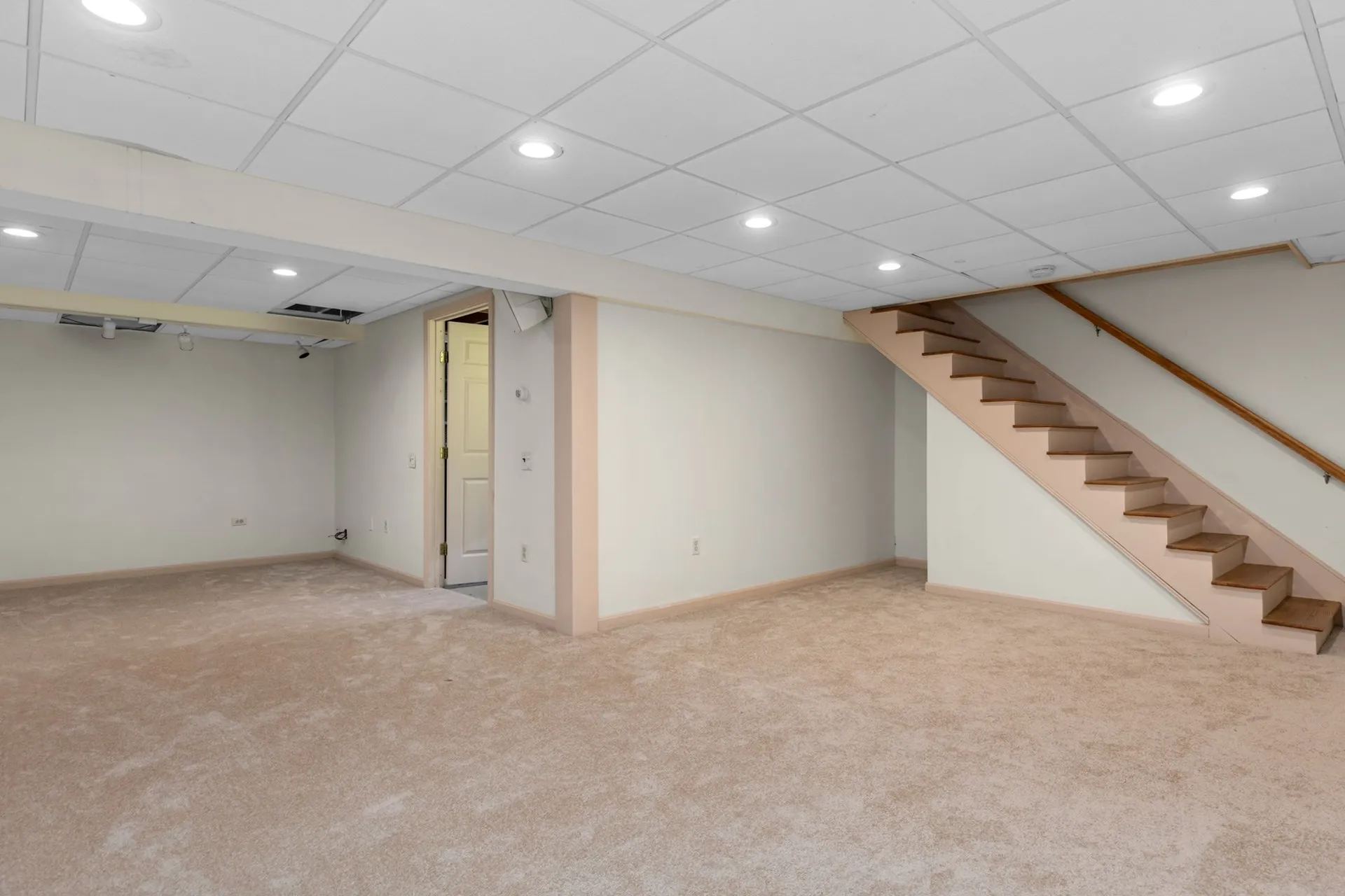 8 Earle Drive Lee NH 03861