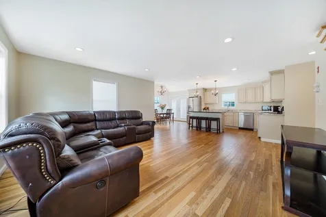 9 Emerson Way Salem NH 03079