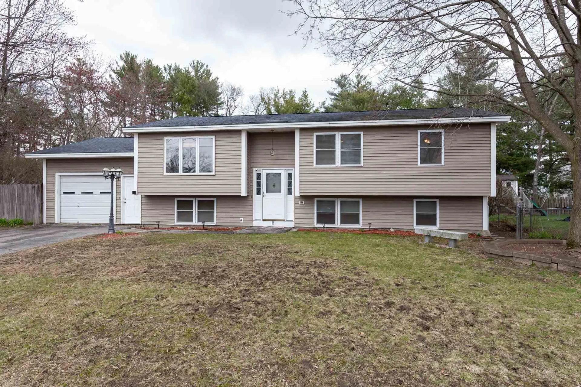 8 Cheshire Street Nashua NH 03063