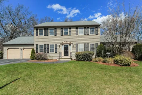576 Currier Drive Manchester NH 03104
