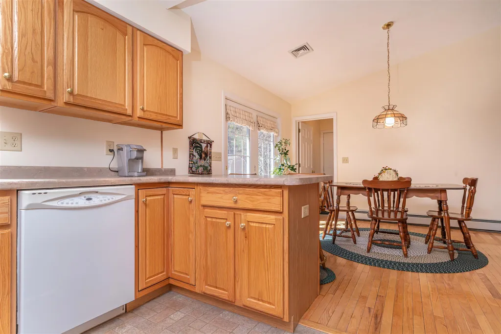 48 Phillipswood Road Sandown NH 03873