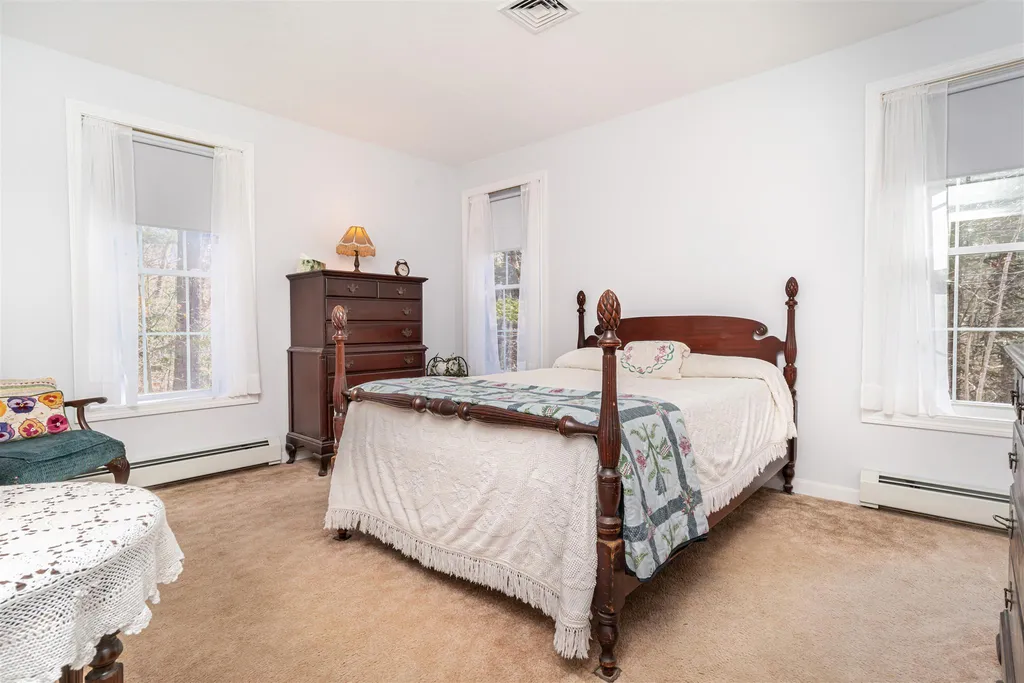 48 Phillipswood Road Sandown NH 03873