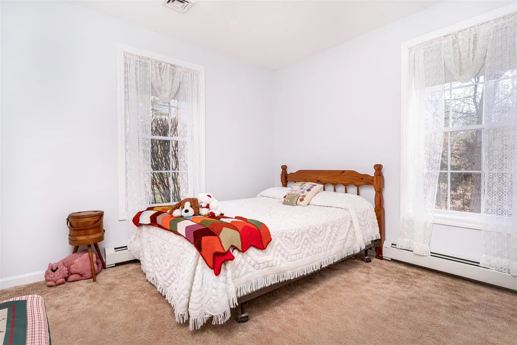 48 Phillipswood Road Sandown NH 03873