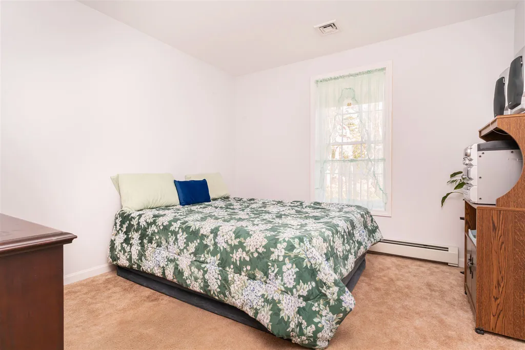 48 Phillipswood Road Sandown NH 03873