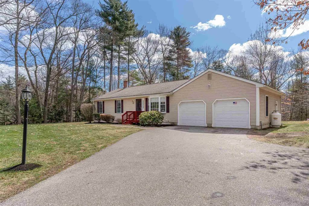 48 Phillipswood Road Sandown NH 03873