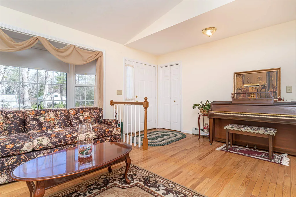 48 Phillipswood Road Sandown NH 03873