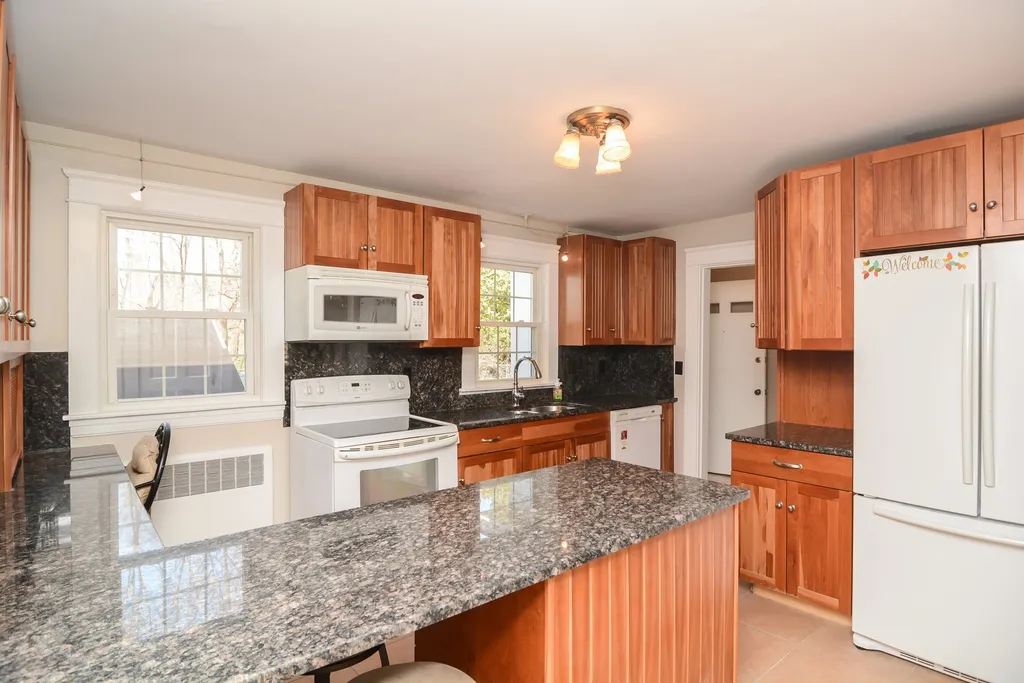 10 Sargent Avenue Nashua NH 03064
