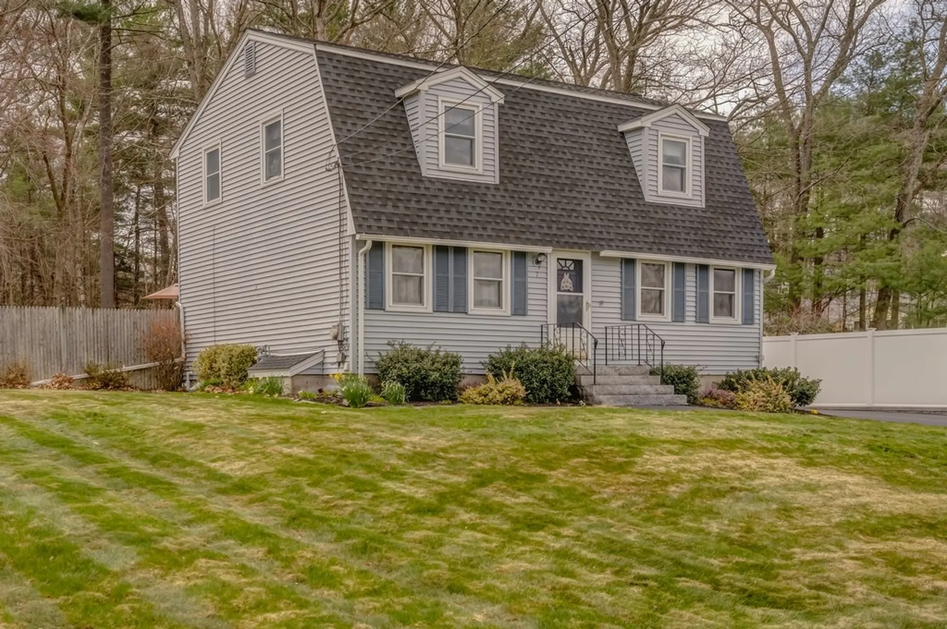 7 Shingle Mill Drive Nashua NH 03062