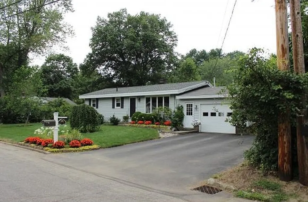 24 Morningside Drive Dover NH 03820