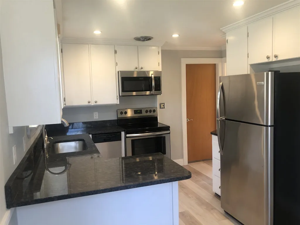 2 Glassford Lane Durham NH 03824