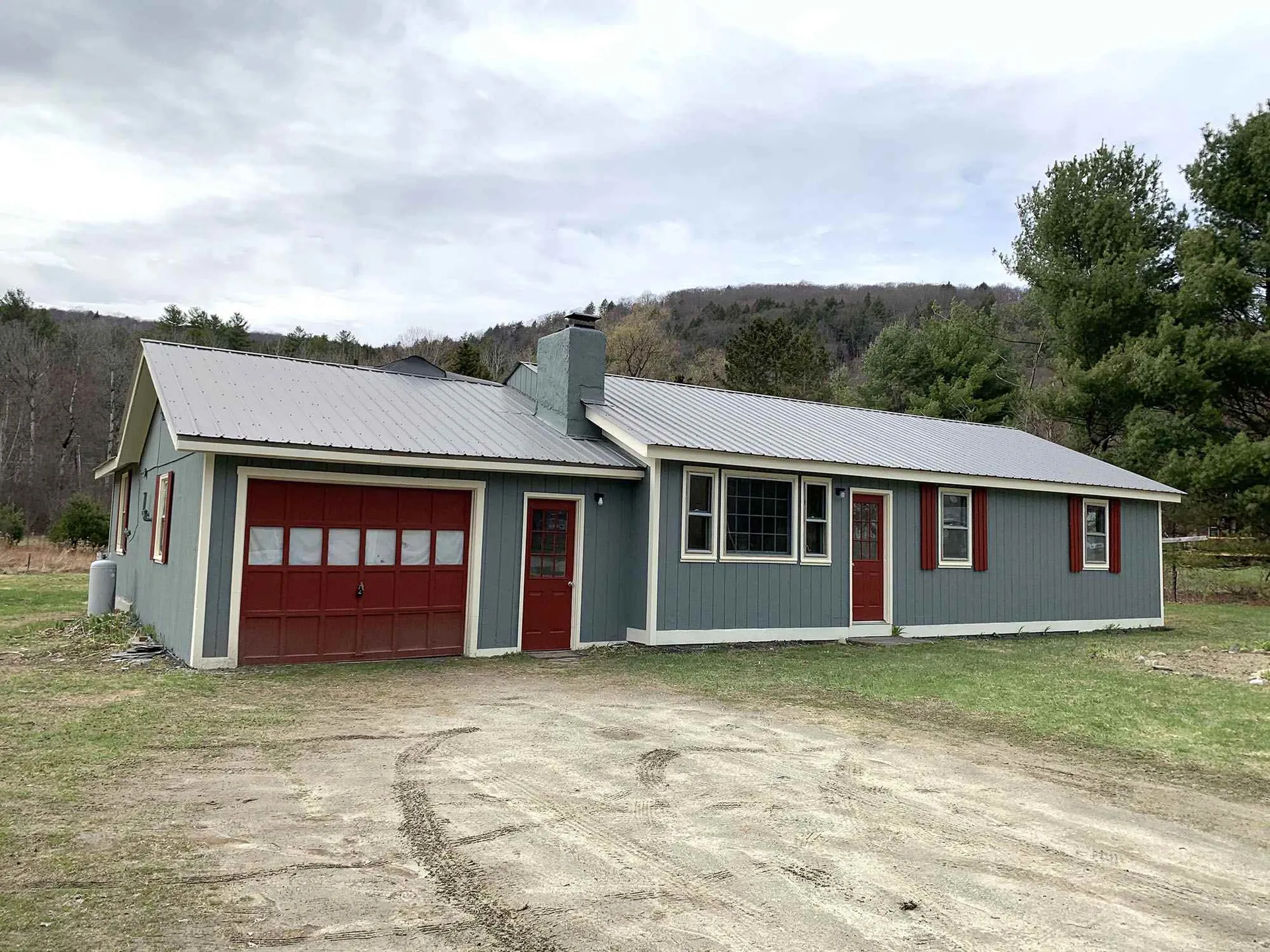 27 Loop Road Newfane VT 05345