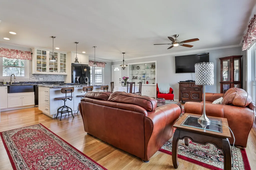 255 Paquette Avenue Manchester NH 03104