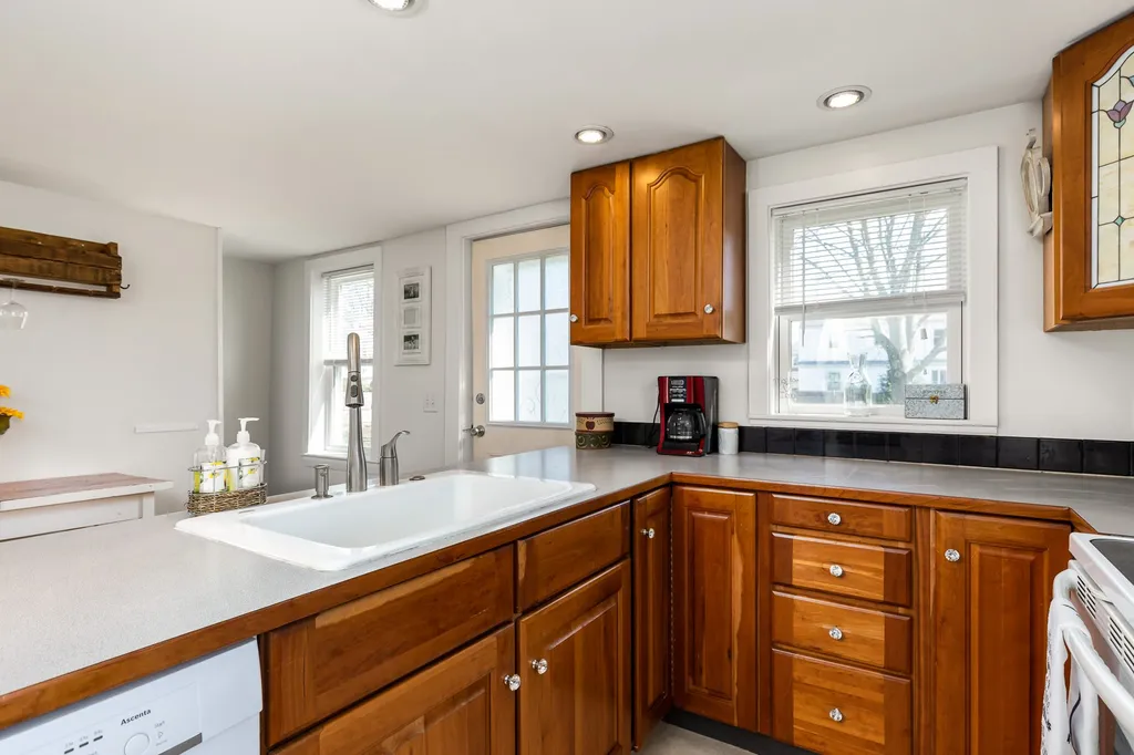 13 Mckinley Street Exeter NH 03833