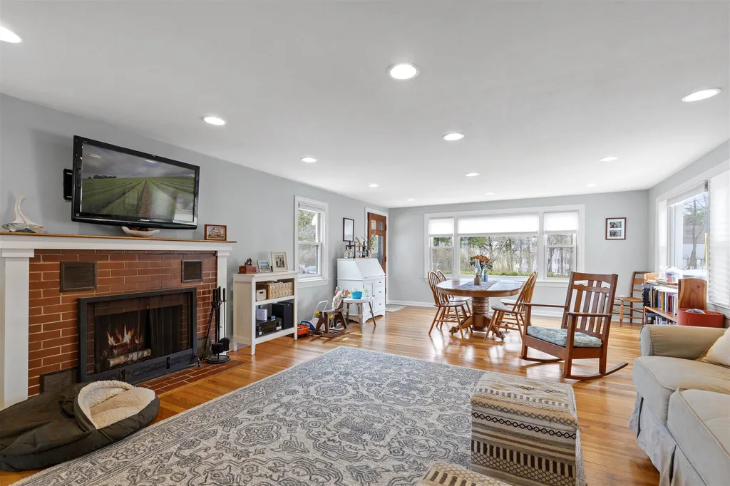 132 Rogers Road Kittery ME 03904