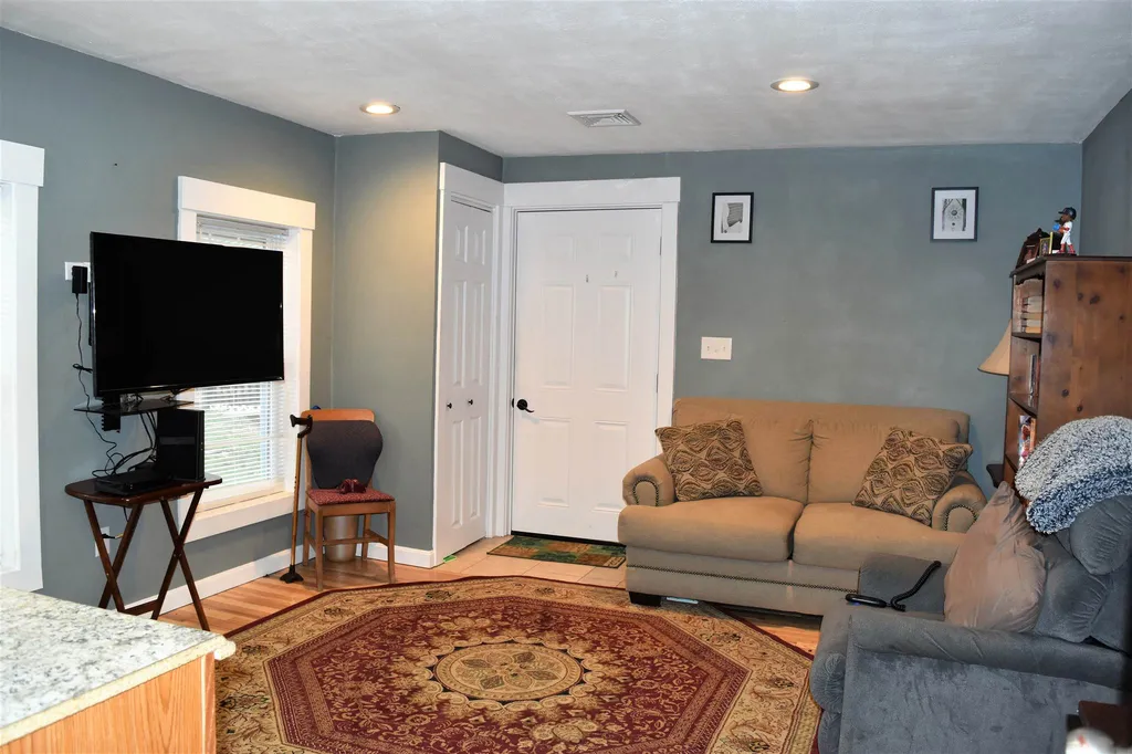 46 Woodrow Avenue Franklin NH 03235