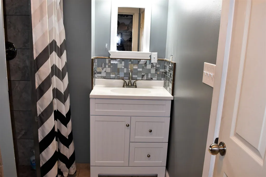 46 Woodrow Avenue Franklin NH 03235