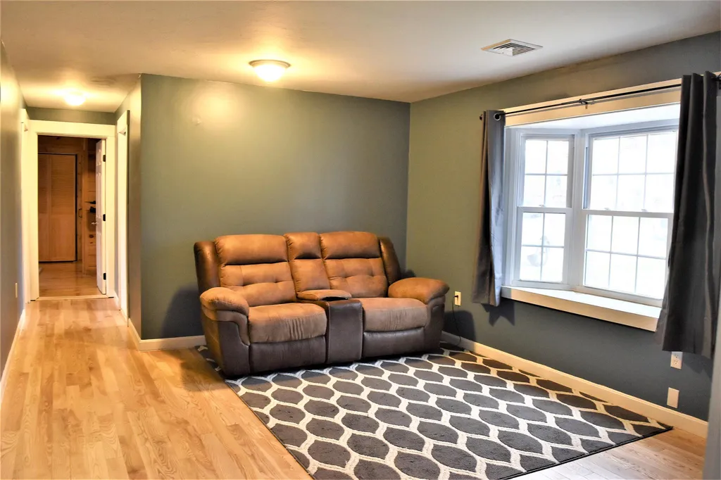 46 Woodrow Avenue Franklin NH 03235