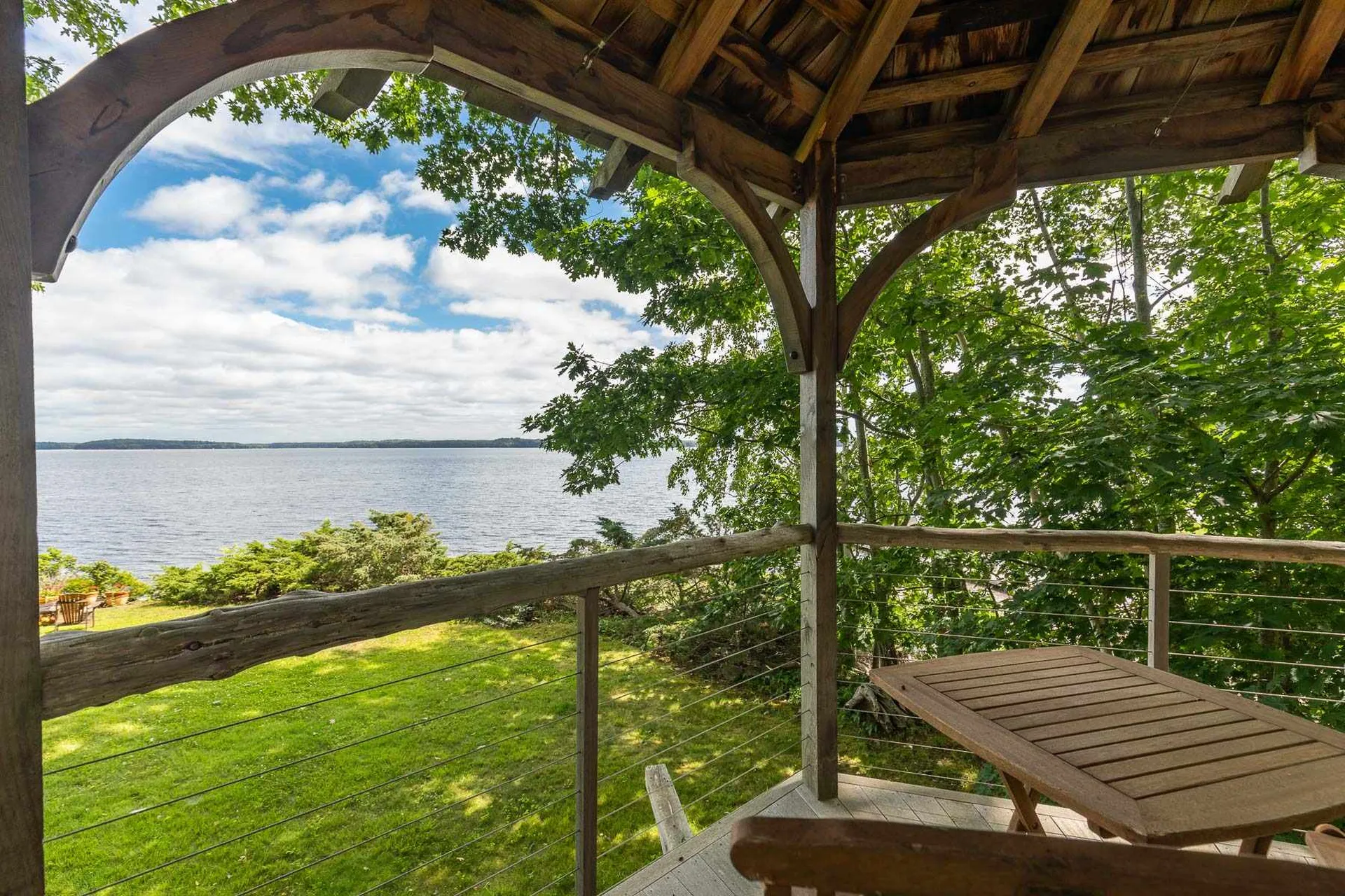 16 Birch Point Greenland NH 03840
