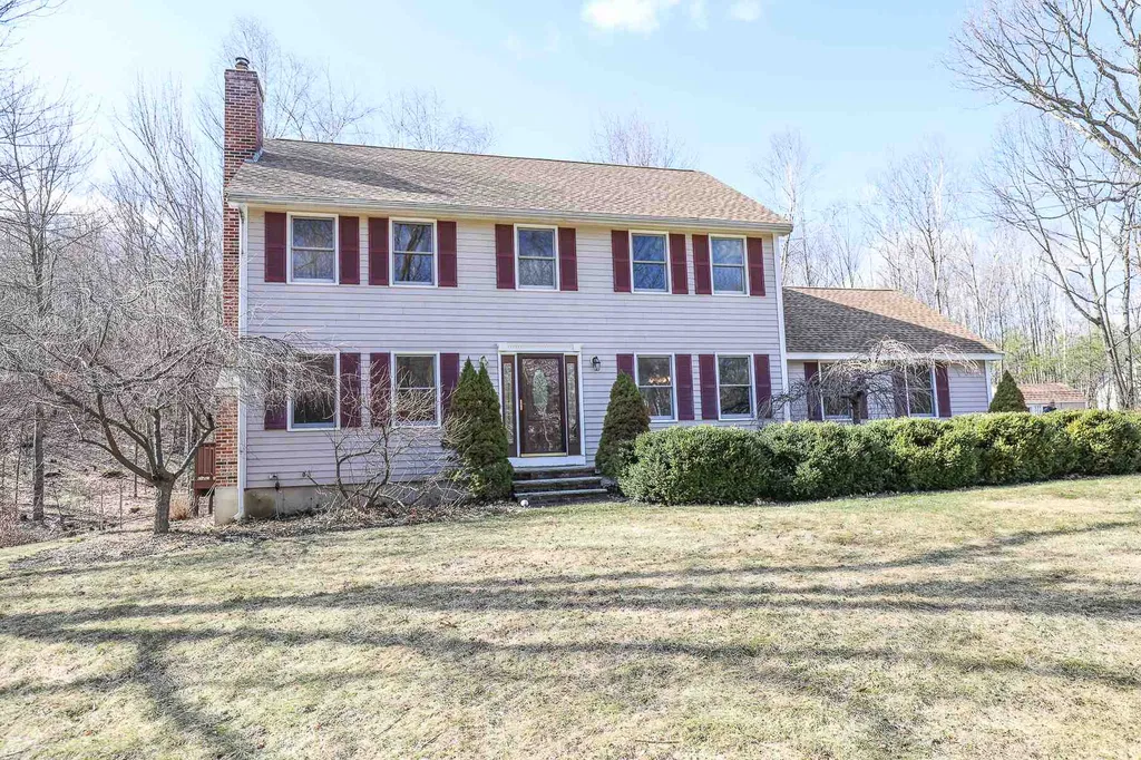 8 Ridgeview Lane New Boston NH 03070