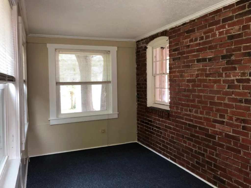 31 Chester Street Nashua NH 03064