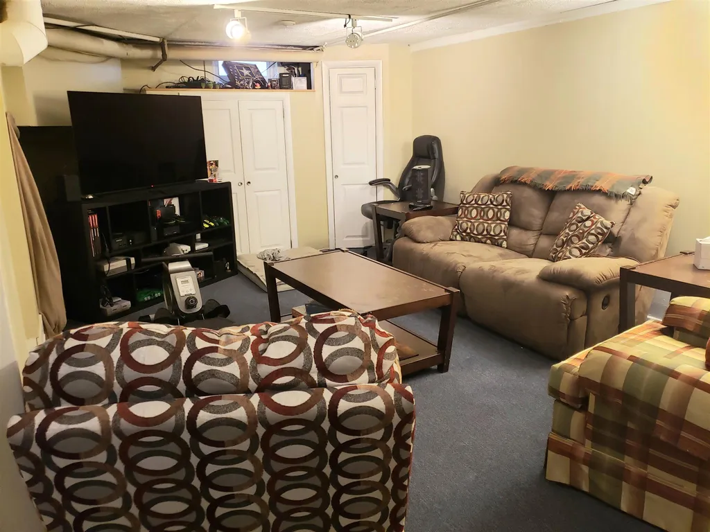 31 Chester Street Nashua NH 03064