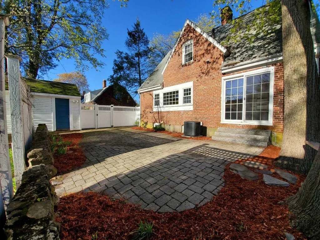 31 Chester Street Nashua NH 03064