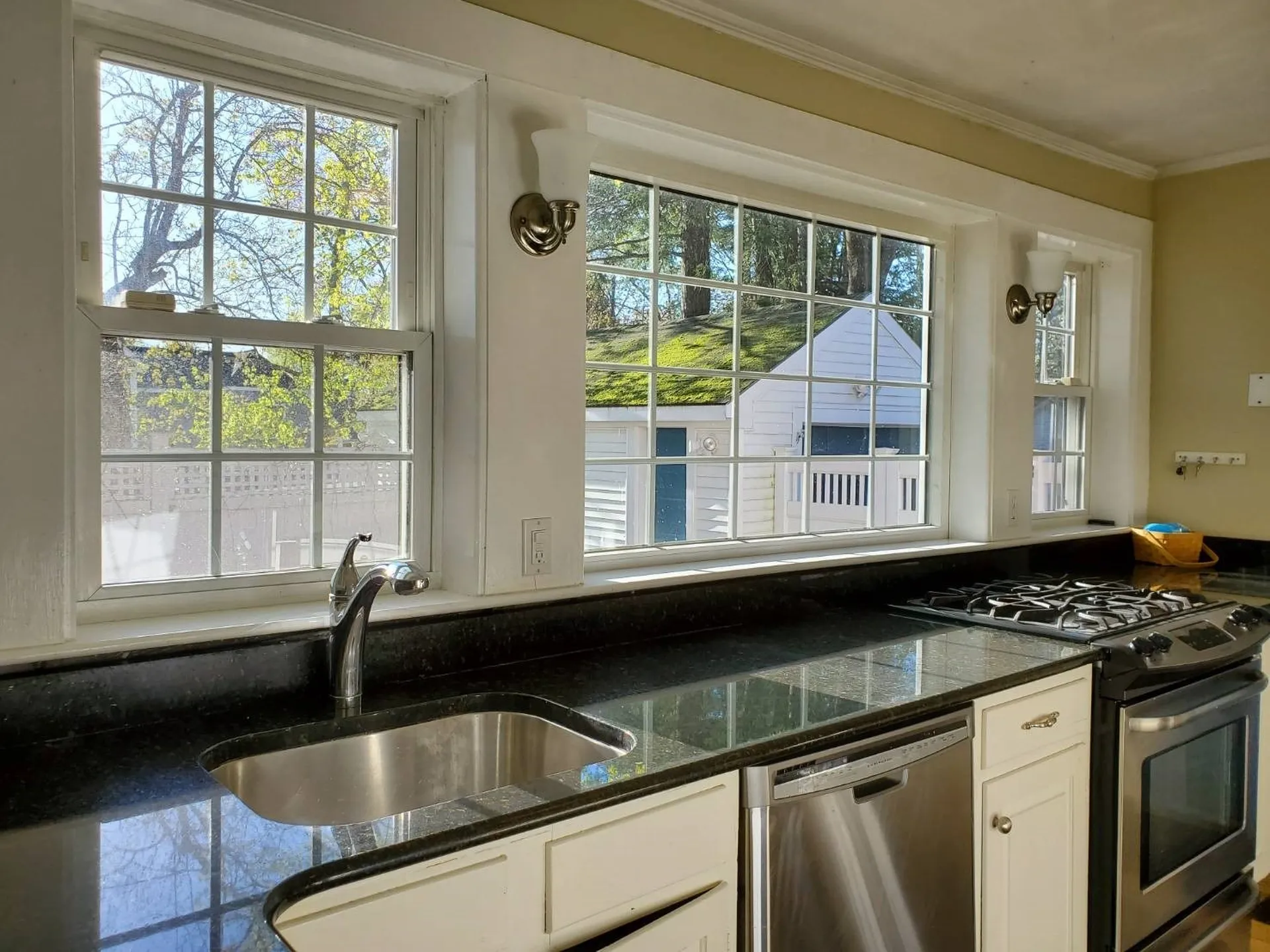 31 Chester Street Nashua NH 03064