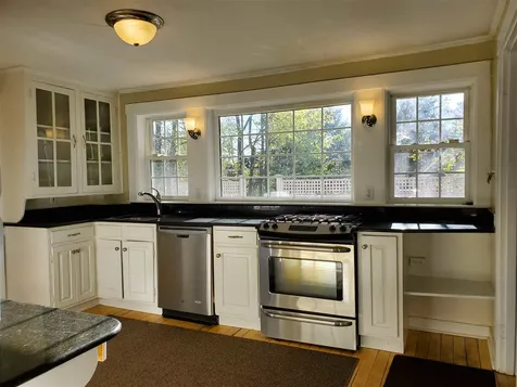31 Chester Street Nashua NH 03064