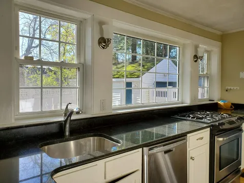 31 Chester Street Nashua NH 03064