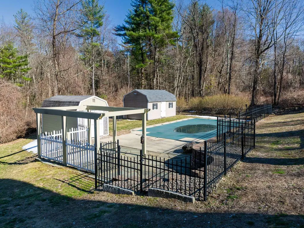 18 Hilliard Road Kensington NH 03833