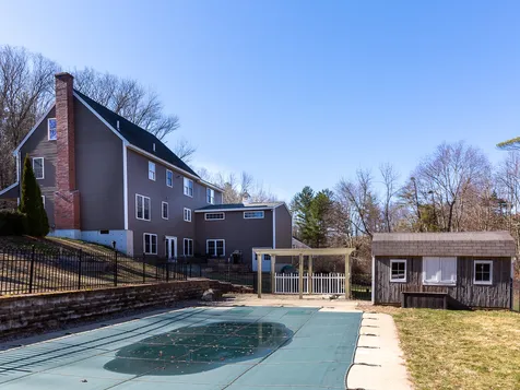 18 Hilliard Road Kensington NH 03833