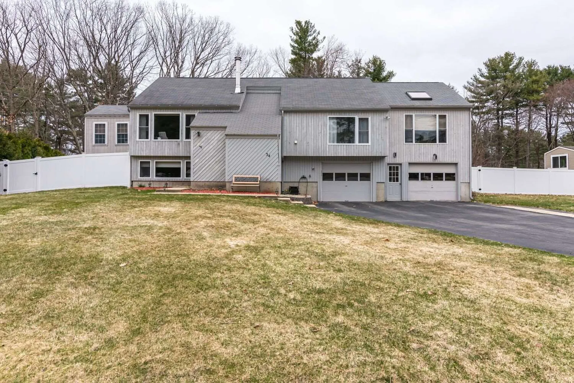 34 Saint Laurent Drive Hudson NH 03051