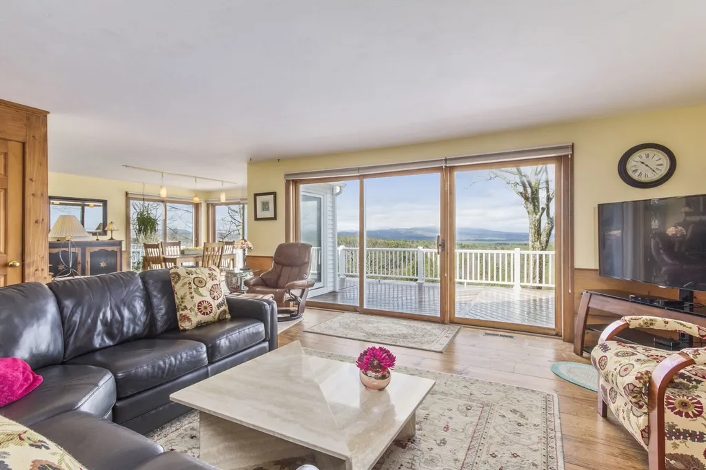 65 Ridgeview Lane New Boston NH 03070