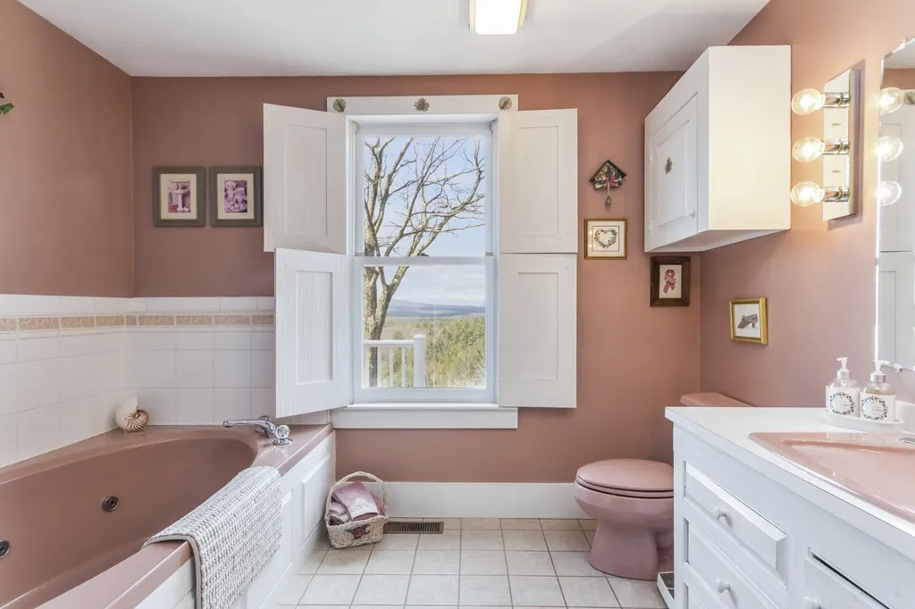 65 Ridgeview Lane New Boston NH 03070