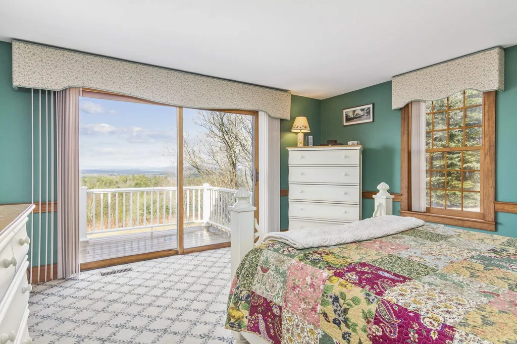 65 Ridgeview Lane New Boston NH 03070