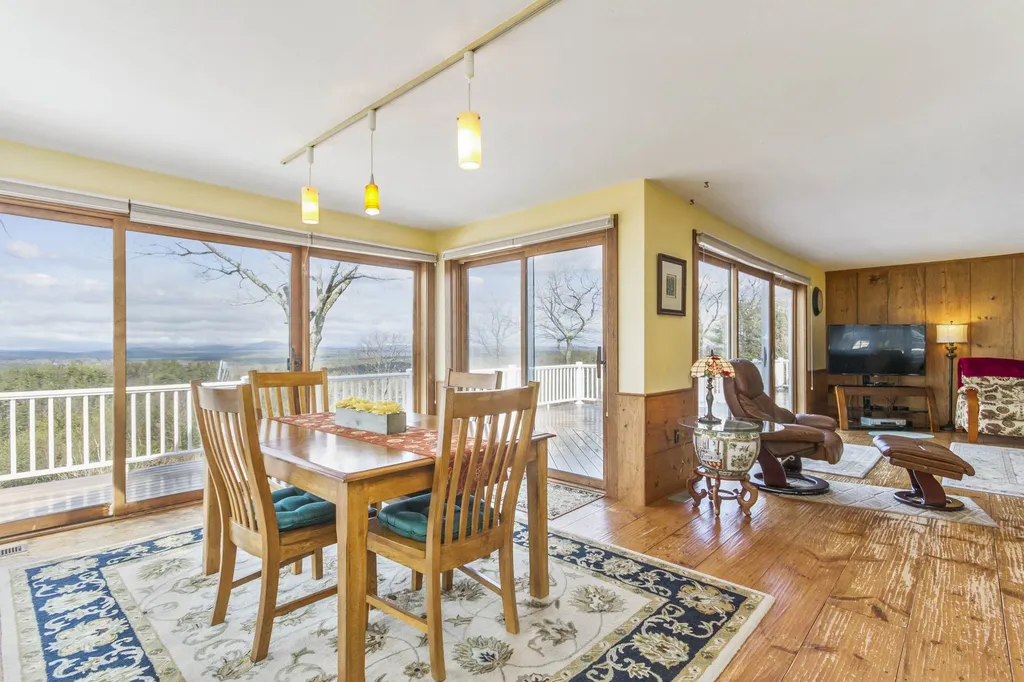 65 Ridgeview Lane New Boston NH 03070