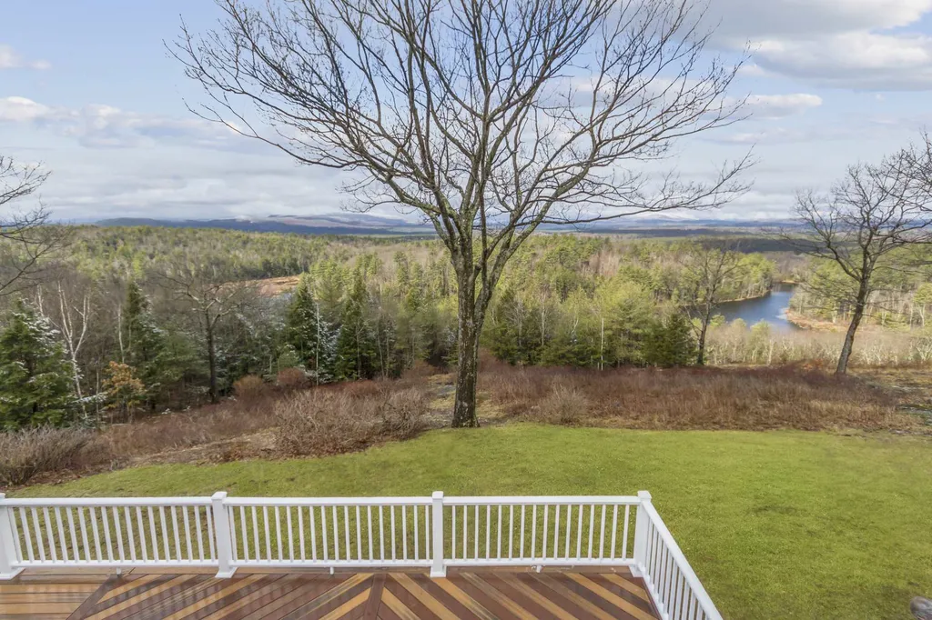 65 Ridgeview Lane New Boston NH 03070
