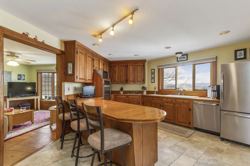 65 Ridgeview Lane New Boston NH 03070