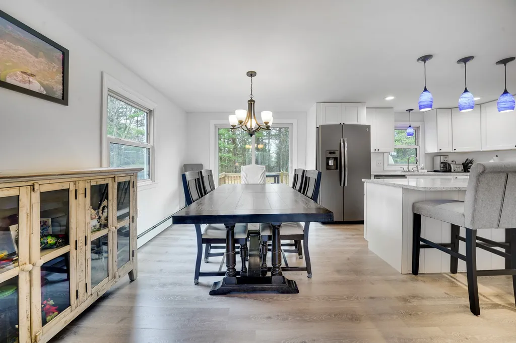 13 Longwood Avenue Londonderry NH 03053