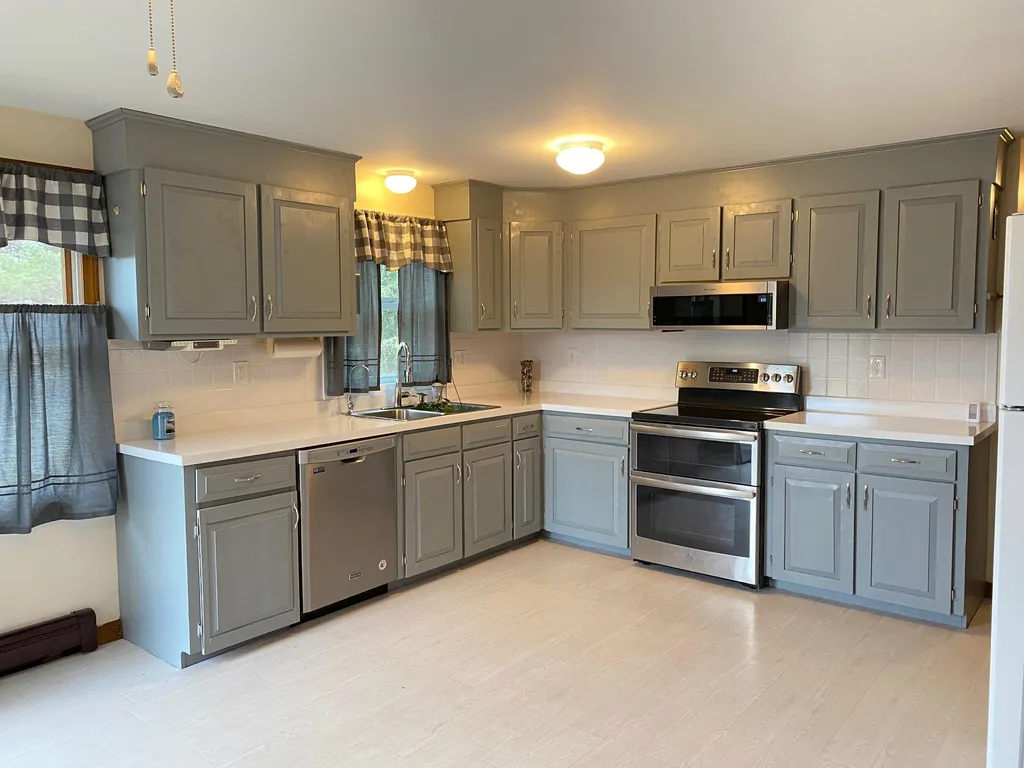 17 Stumpfield Road Kensington NH 03833