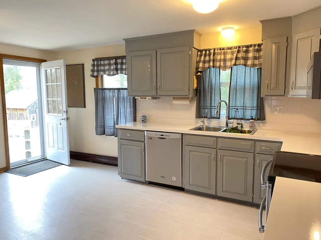 17 Stumpfield Road Kensington NH 03833