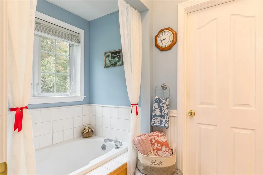 11 Connemara Drive Chichester NH 03258